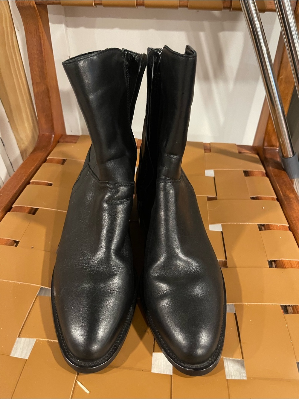 Aquatalia Black Leather Ankle Zip Booties